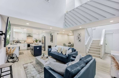 Menlo Park Condo | 493-Grandeur Home, AC & Patio near Meta & Stanford