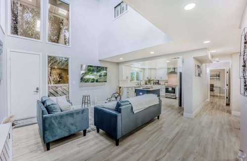 Menlo Park Condo | 493-Grandeur Home, AC & Patio near Meta & Stanford