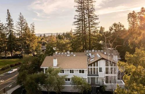 Menlo Park House | 497-Upscale Family Home w AC & Patio near Meta & Stanford