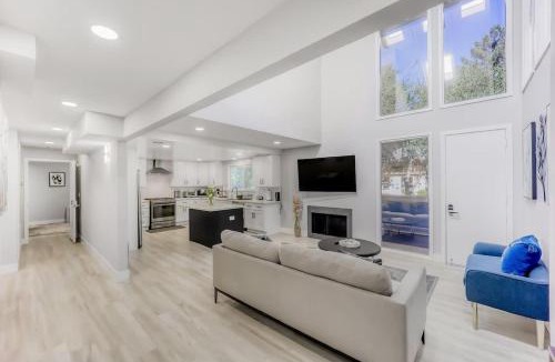 Menlo Park House | 497-Upscale Family Home w AC & Patio near Meta & Stanford
