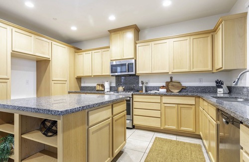 Elk Grove House | 4Bd/3Ba for 10+ ModernSpacious House