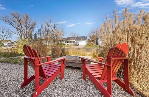 Arden-Arcade Cottage | 4BR Cottage Relaxed Outdoor Living Near Expo