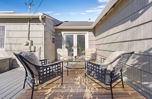 Arden-Arcade Cottage | 4BR Cottage Relaxed Outdoor Living Near Expo