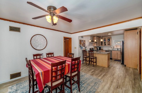 Al Tahoe House | 4th of July Available! Al Tahoe Cabin-Vintage Meets Modern