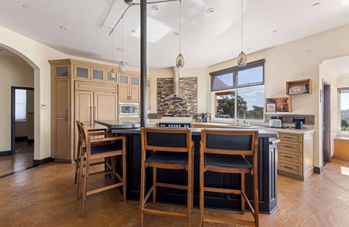 Freestone Villa | 5 Acre Villa Retreat w/Vineyard, Pool, & Spa