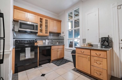 Haight-Ashbury House | 5 Bedroom Golden Gate Park beauty. Minutes away from the Park and much more