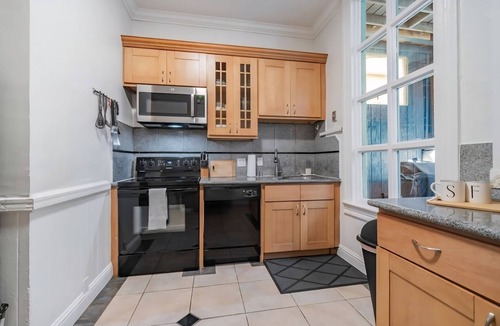 Haight-Ashbury House | 5 Bedroom Golden Gate Park beauty. Minutes away from the Park and much more