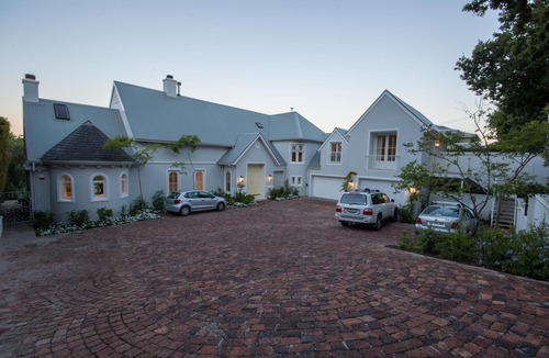 Claremont House | 5 Bedroom modern home with spectacular Table Mountain views, pool in Claremont