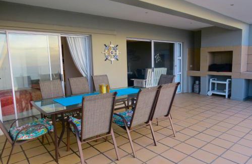 Manaba Beach Apartment | 5 Manaba Breeze, Uvongo
