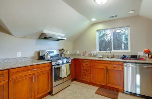 Oakland Apartment | 5 Mi to Jack London Square: Apt w/Shared Yard