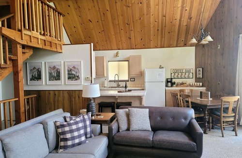 Cold Springs House | 5 Star Cabin! Summer is here & Wintertime is open for booking! 5 min to the LAKE