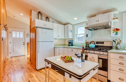 Dillon Beach Cabin | 5-Star Retreat! Dillon Beach! Dog OK~Walk to Beach~WiFi–The Lookout