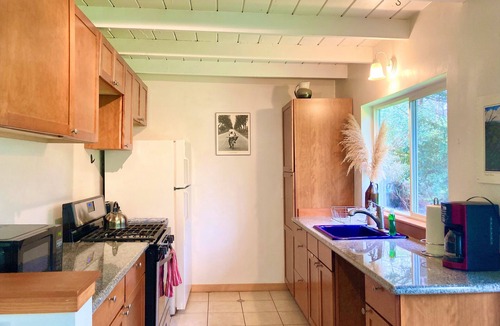 Mendocino Cottage | 50+ acre Nature Preserve with Ponds & Meadows: Azul Cottage Retreat