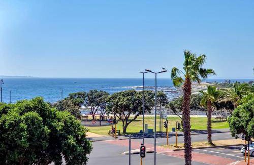 Three Anchor Bay Apartment | 50 m² Apartment ∙ 1 bedroom ∙ 2 guests