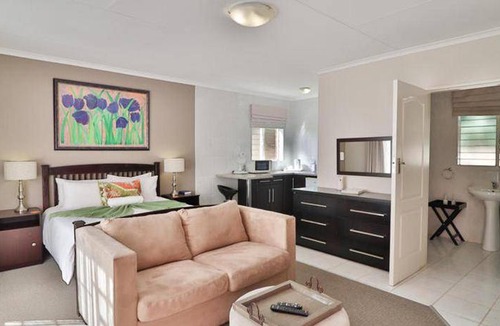 Ekurhuleni Bed & Breakfast | 50 m² Bed and breakfast ∙ 4 guests