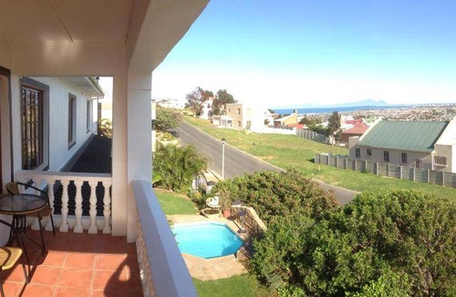 Gordon's Bay Bed & Breakfast | 50 m² Bed and breakfast ∙ 127 guests
