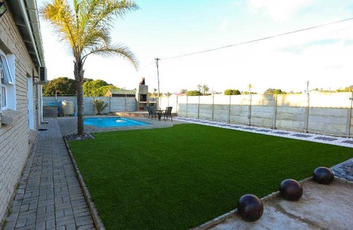 Durbanville House | 50 m² House ∙ 1 bedroom ∙ 4 guests