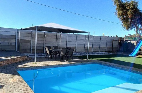 Durbanville House | 50 m² House ∙ 1 bedroom ∙ 4 guests