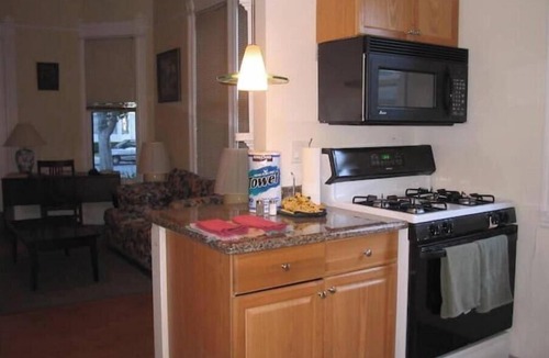 University South Apartment | 500 #1, Studio, Dwntwn, Hrdwd