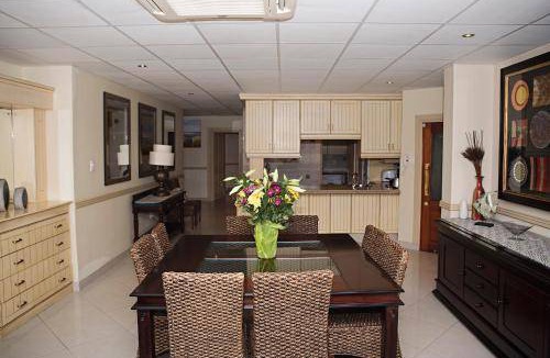 Margate Beach Apartment | 500 m² Apartment ∙ 4 bedrooms ∙ 10 guests