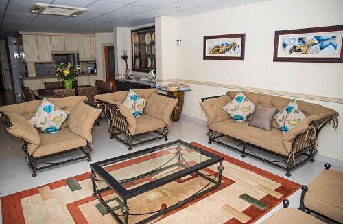 Margate Beach Apartment | 500 m² Apartment ∙ 4 bedrooms ∙ 10 guests