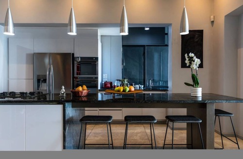 Green Point House | 500 m² House ∙ 3 bedrooms ∙ 8 guests