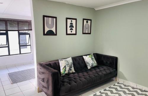 Parkwood Apartment | 500m from Rosebank Mall - Cottage on Bath