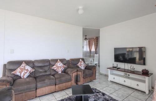 Amanzimtoti Apartment | 504 Amazibu Holiday Flat- Paradise on the Beach