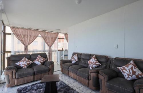 Amanzimtoti Apartment | 504 Amazibu Holiday Flat- Paradise on the Beach