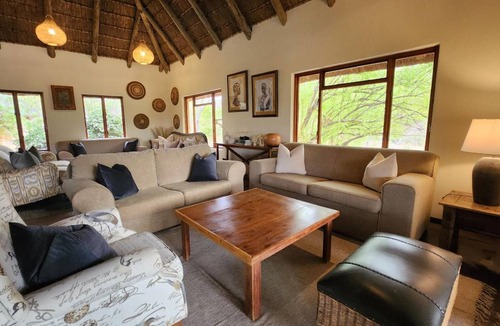 Vaalwater Cabin | 52 m² Lodge ∙ 2 bedrooms ∙ 4 guests
