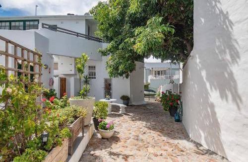 Kalk Bay Apartment | 55 m² Apartment ∙ 1 bedroom ∙ 4 guests