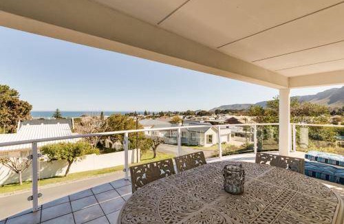 Voelklip Villa | 550 m² Villa ∙ 4 bedrooms ∙ 8 guests
