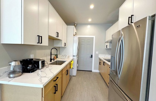 Paradise Park Apartment | 5710- Safe 2B1B Private Unit near FWY 580/24 & UCB