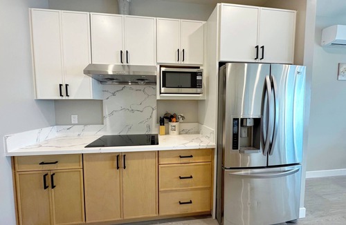 Paradise Park Apartment | 5710- Safe 2B1B Private Unit near FWY 580/24 & UCB