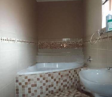 Nelspruit Bed & Breakfast | 580 m² Bed and breakfast ∙ 2 guests