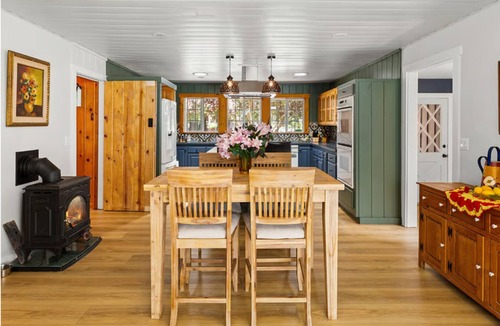 Freestone House | 5BR 4BA Shangri-La Redwood Lodge Retreat w/Pool & Sauna - Event Friendly Space