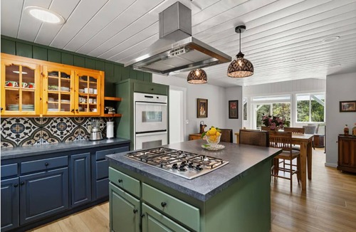 Freestone House | 5BR 4BA Shangri-La Redwood Lodge Retreat w/Pool & Sauna - Event Friendly Space