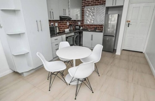 Eikenbosch House | 6 Culemborg Court, 5 Culemborg Street, Strand