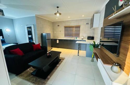 Bezuidenhout Valley Apartment | 6 the Curve Unit 13