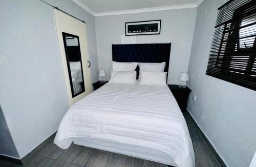Bezuidenhout Valley Apartment | 6 the Curve Unit 7