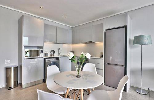 Sea Point Apartment | 60 m² Apartment ∙ 1 bedroom ∙ 2 guests
