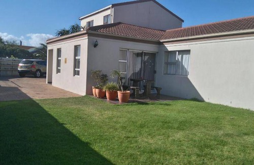 Gordons Bay Central Bed & Breakfast | 60 m² Bed and breakfast ∙ 4 guests