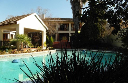 Greater Johannesburg Metropolitan Area Bed & Breakfast | 60 m² Bed and breakfast ∙ 2 bedrooms ∙ 10 guests