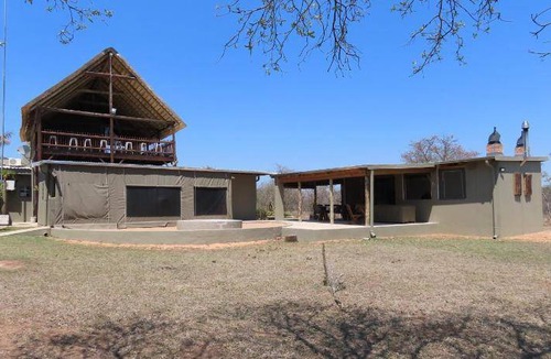 Thorny Bush Game Reserve Cabin | 60 m² Lodge ∙ 2 bedrooms ∙ 5 guests