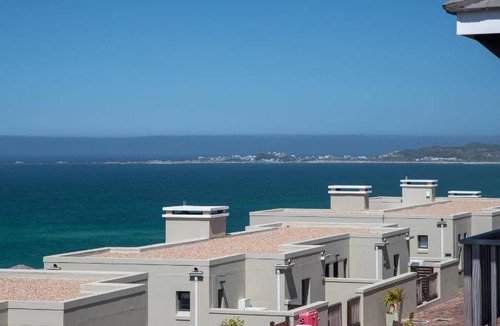 Knysna Resort | 60 m² Resort ∙ 3 bedrooms ∙ 20 guests