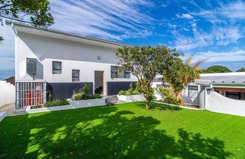 Franskraal House | 600 m² House ∙ 5 bedrooms ∙ 10 guests