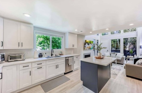 Menlo Park Condo | 601-Lavish Home w/AC & Patio near Meta & Stanford