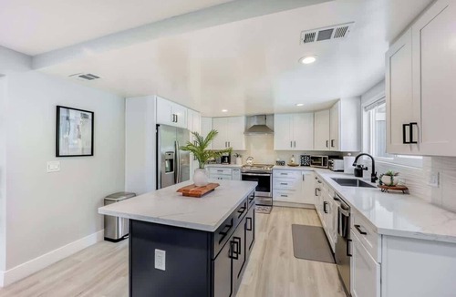 Menlo Park Condo | 601-Lavish Home w/AC & Patio near Meta & Stanford