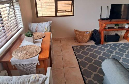 Bluff Apartment | 625 on Marine - 5 min from beach