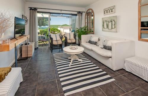Westcliff Apartment | 63 Whalerock Estate